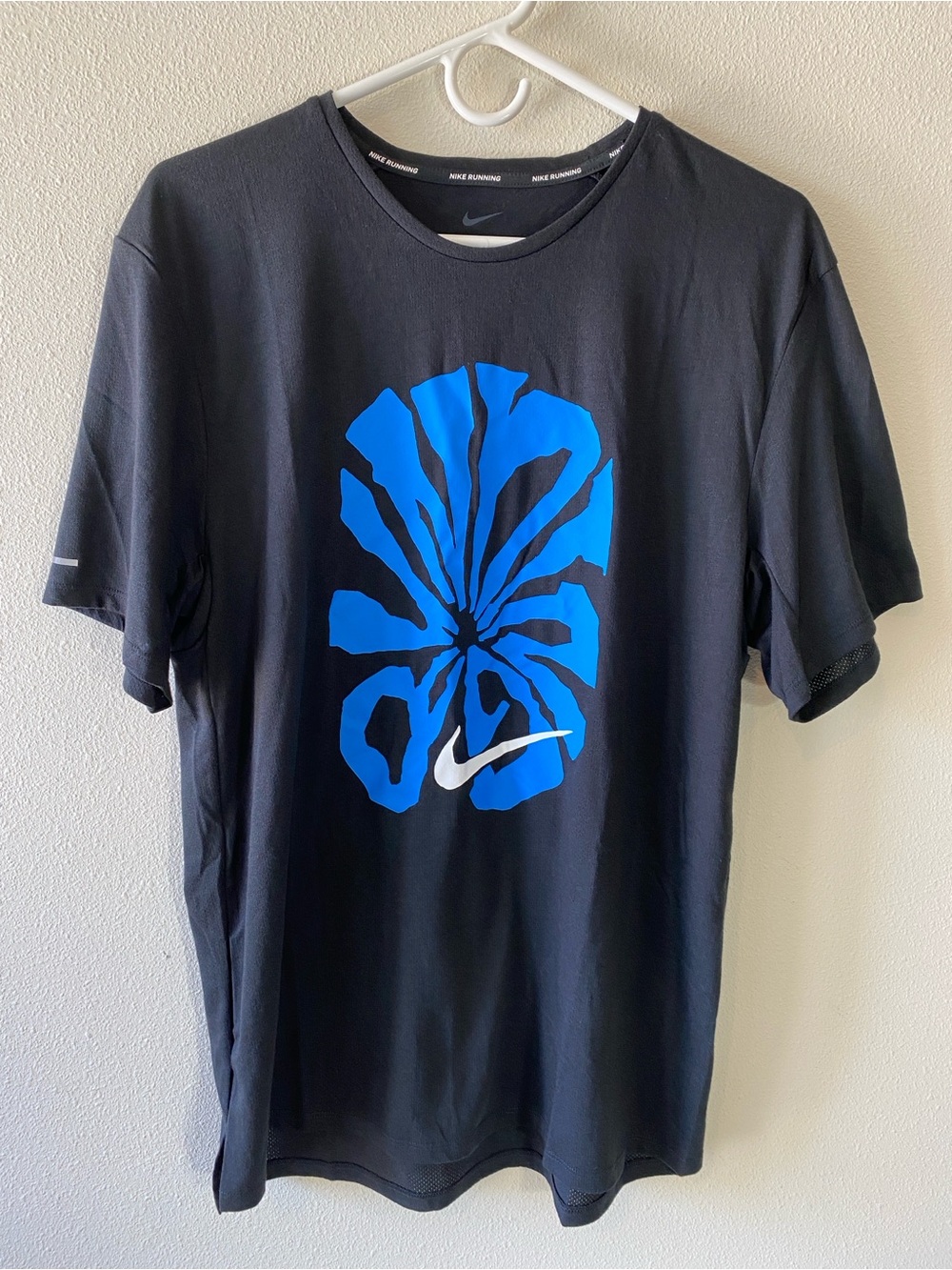 Nike Rise 365 Run Energy Dri-FIT Black Running T-Shirt FZ1080-010 $60 - Medium